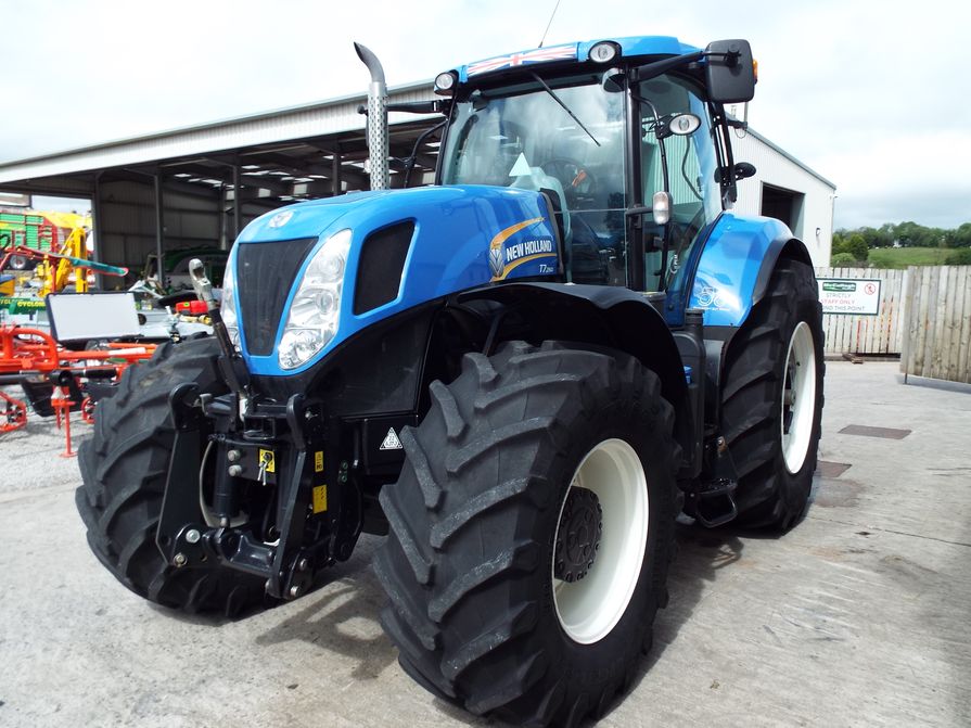 2015 New Holland T7260 - McCullagh Machinery