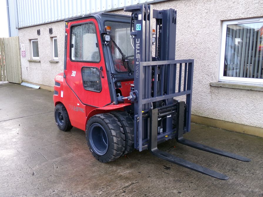 Handlers & Skid Steers - McCullagh Machinery